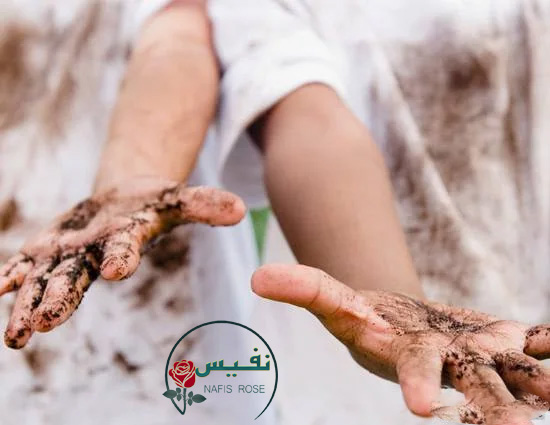 راهکارهای ساده و مؤثر برای پاک‌سازی لکه‌های سخت از روی ساتن